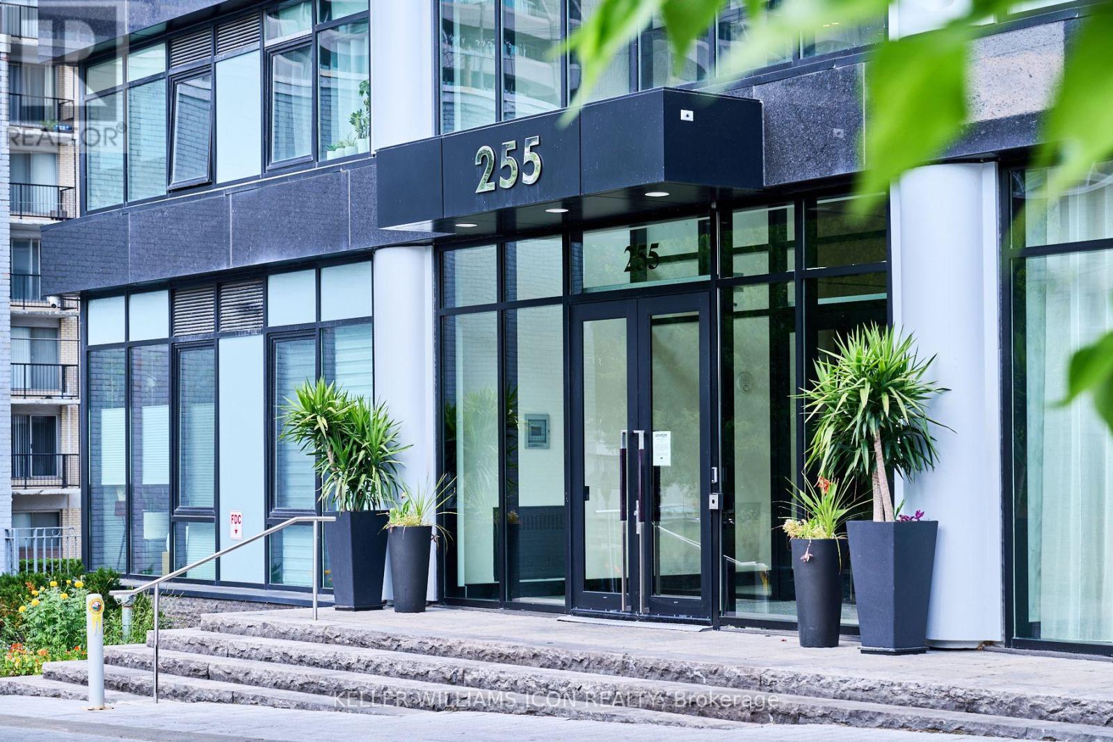 1707 255 Bay St, Ottawa, ON K1R 0C5