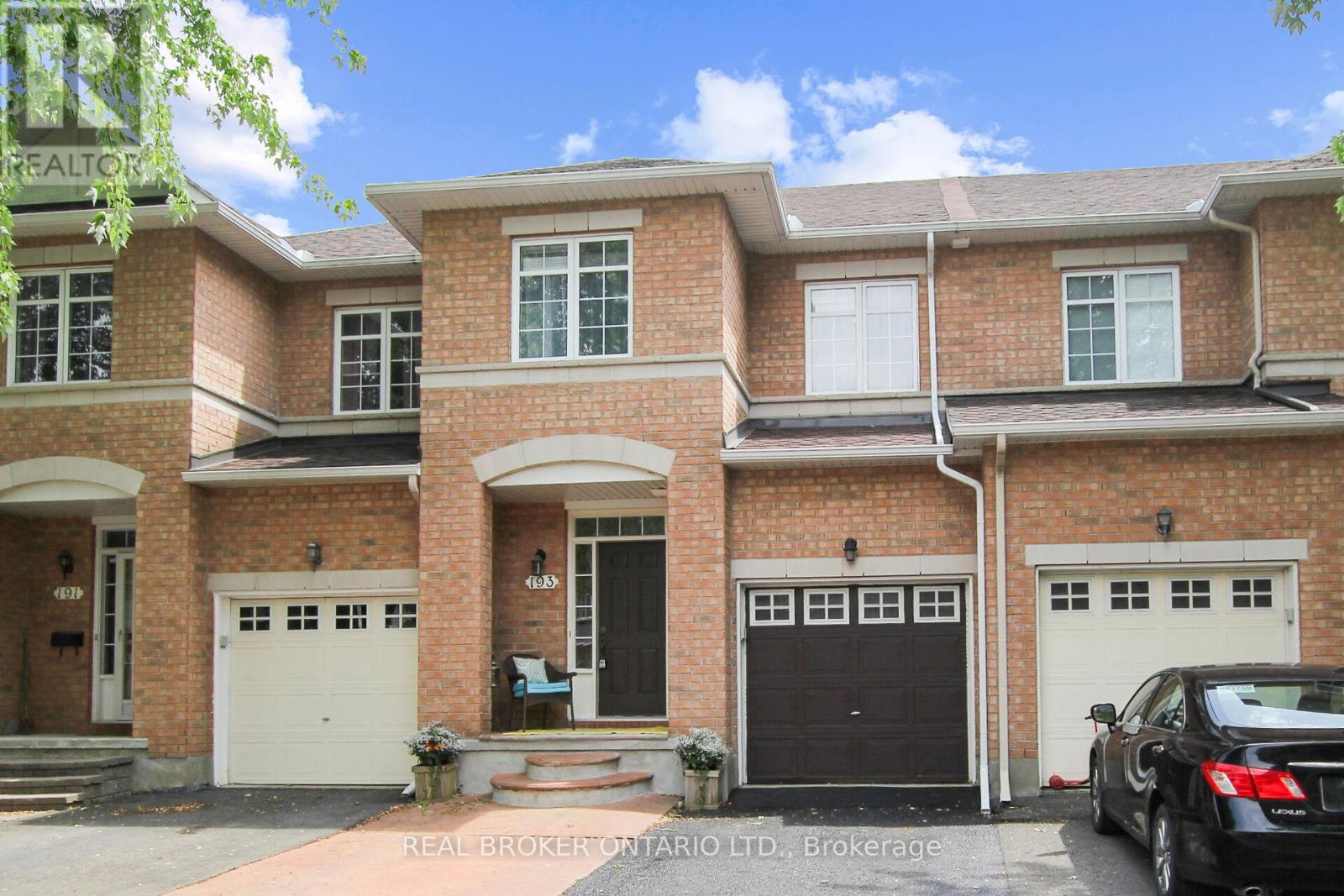 193 Deercroft Ave, Ottawa, ON K2J 5J4