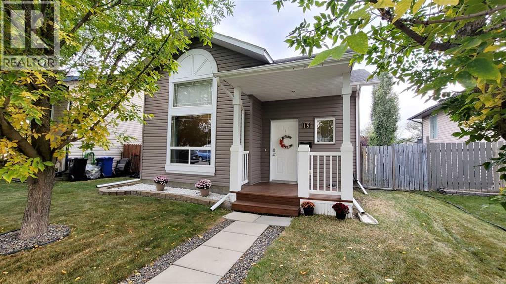 15 Elreg St, Penhold, AB T0M 1R0