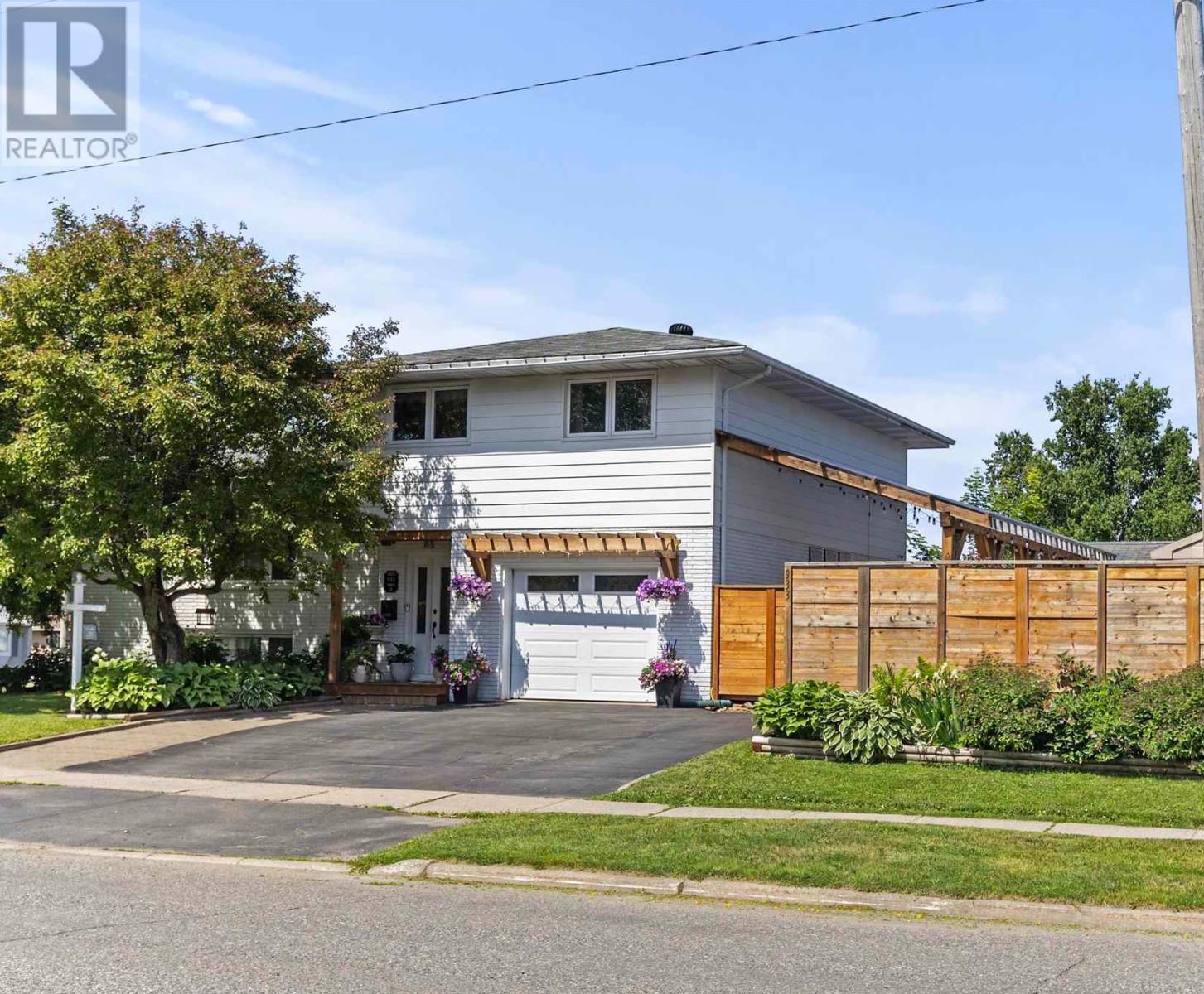 933 North St, Sault Ste. Marie, ON P6B 5W8