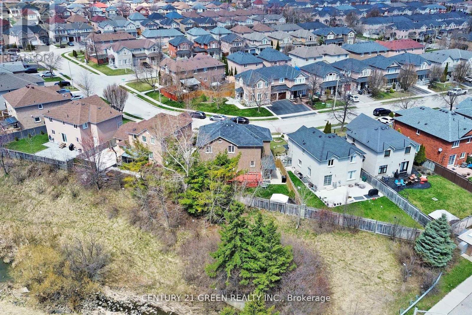 26 Dolphin Song Cres, Brampton, ON L6R 2A4