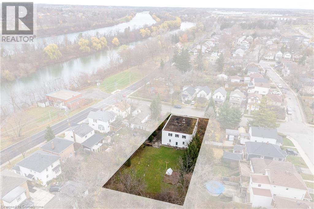 13 Mcmaster Ave, Welland, ON L3B 3S6