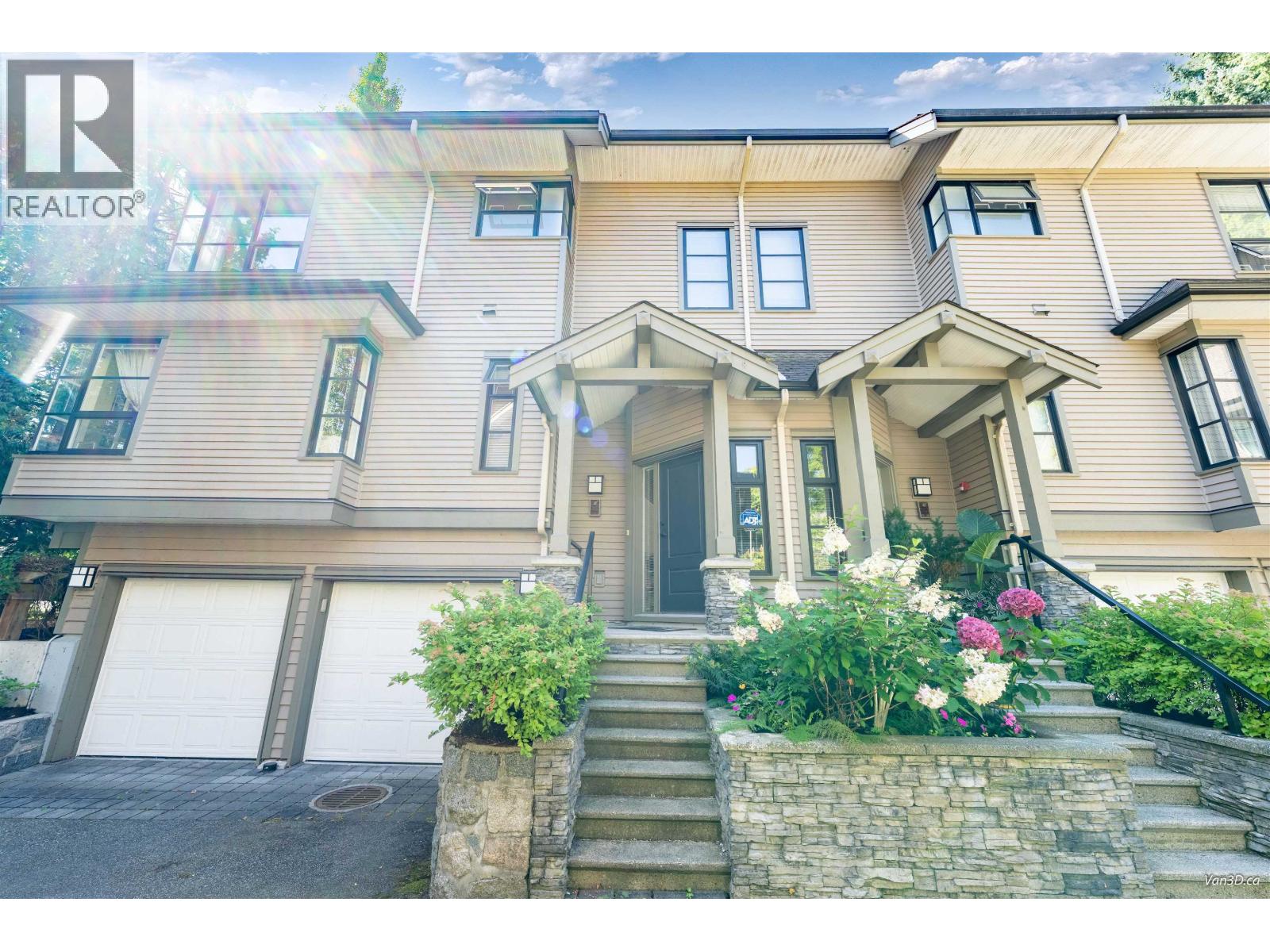 3150 Sunnyhurst Road Unit 15, North Vancouver, BC V7K 2G3