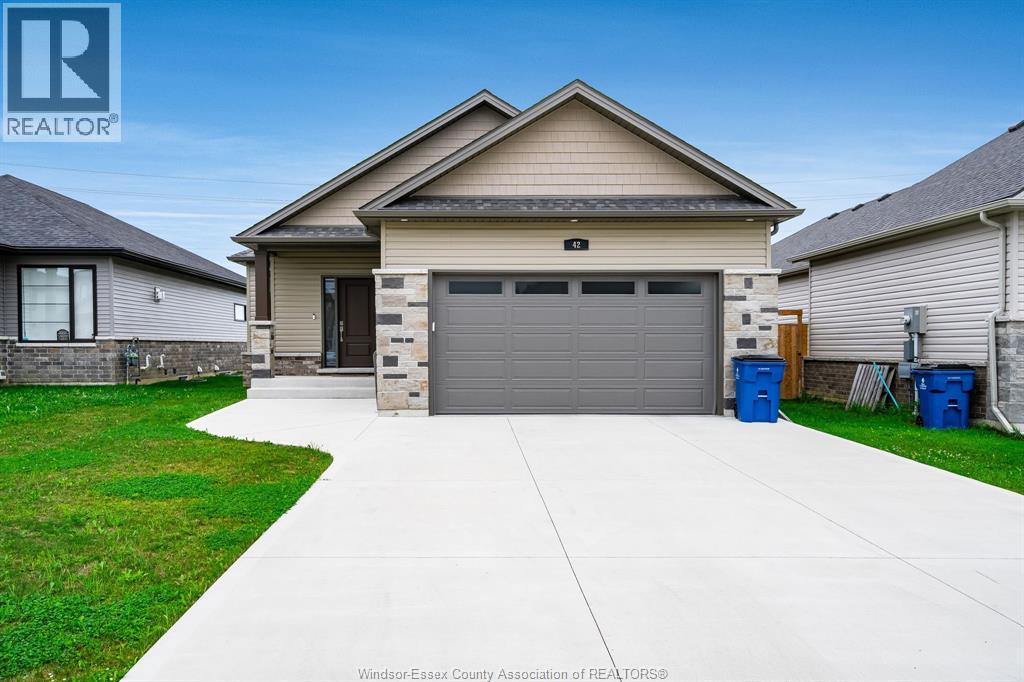 42 Evening Dr, Chatham, ON N7L 0B6