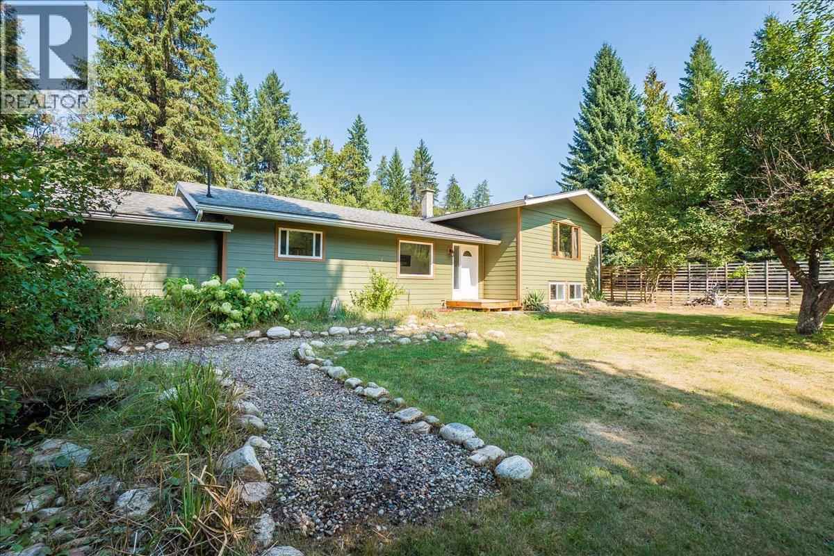 3710 Ladybird Rd, Krestova, BC V0G 1H2