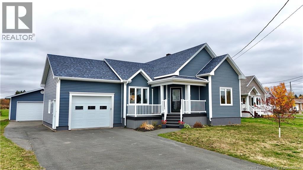 656 Baie, Beresford, NB E8K 1X2