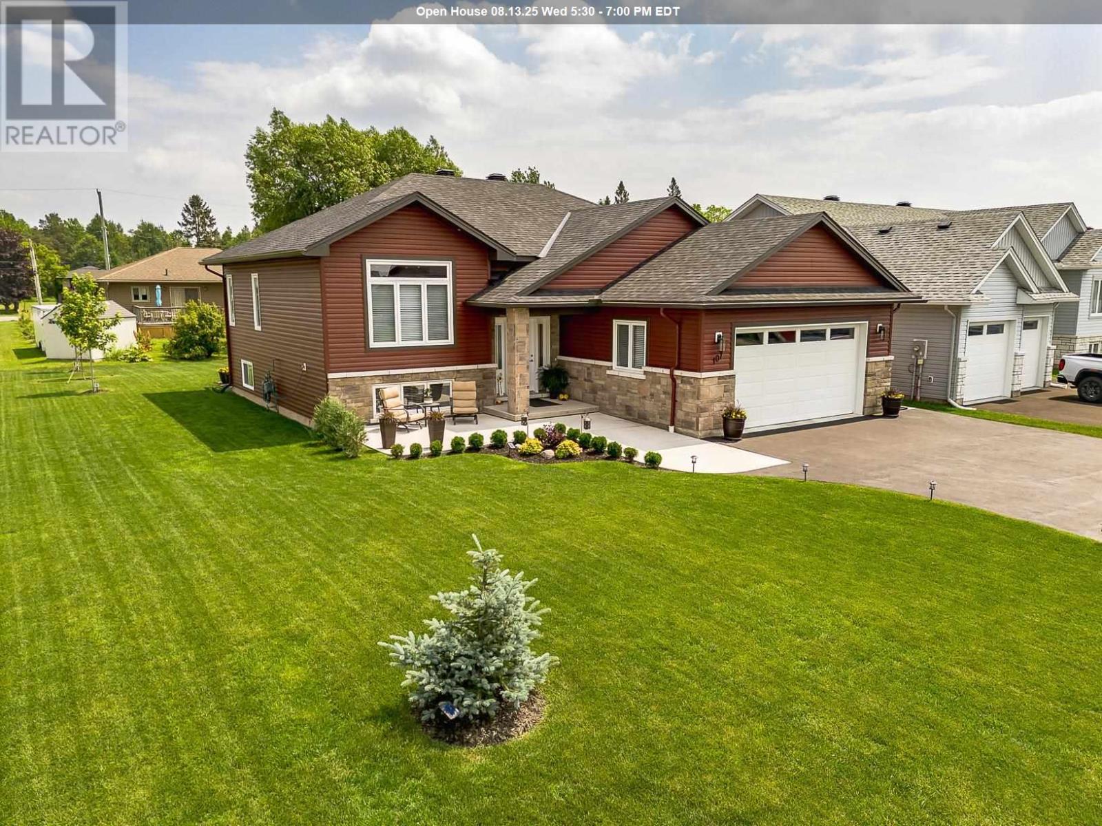 107 Chatfield Dr, Sault Ste. Marie, ON P6C 0B1