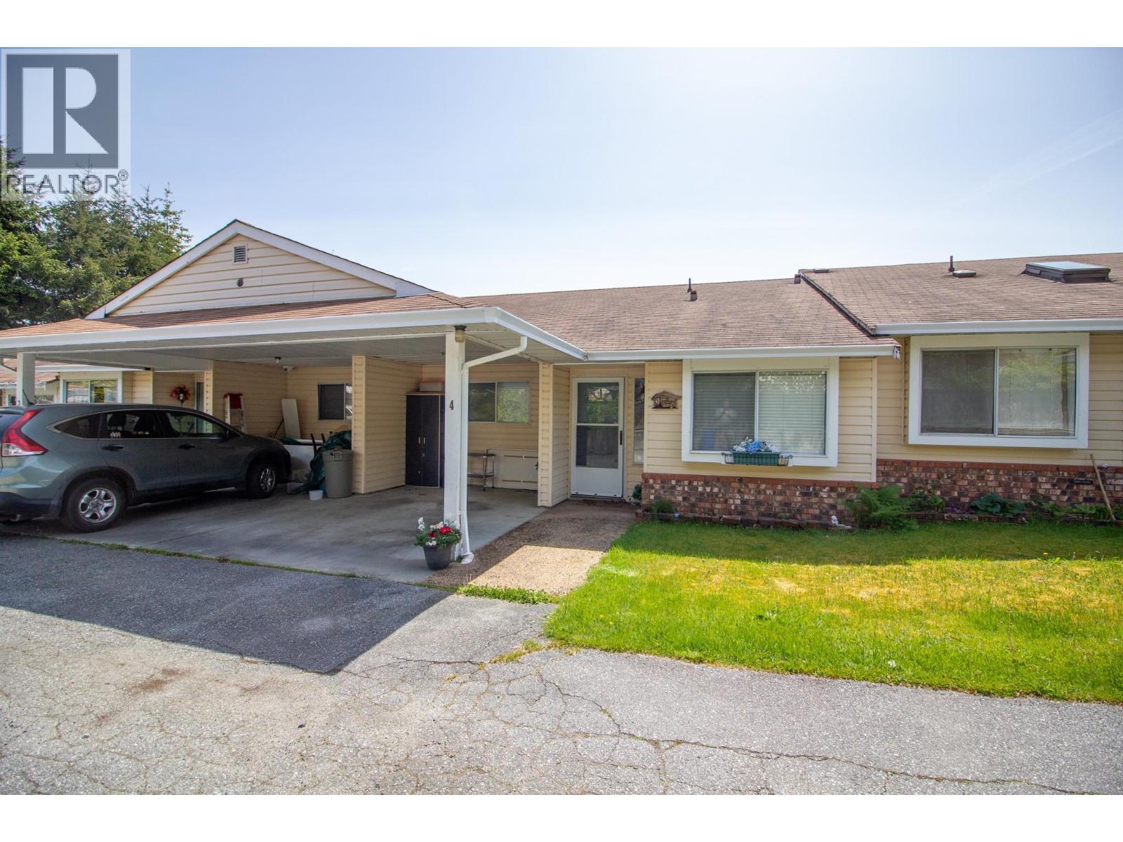 815 N Road Unit 4 Rd, Gibsons, BC V0N 1V9