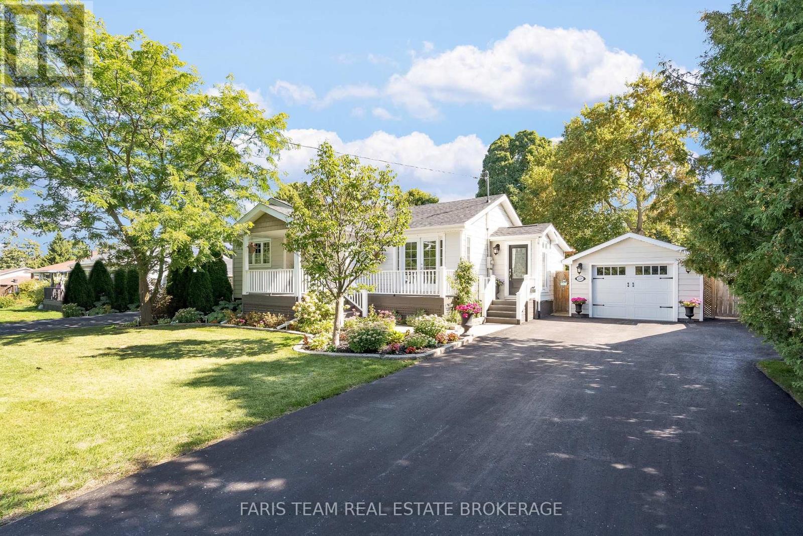 229 Cox Mill Rd, Barrie, ON L4N 7L1