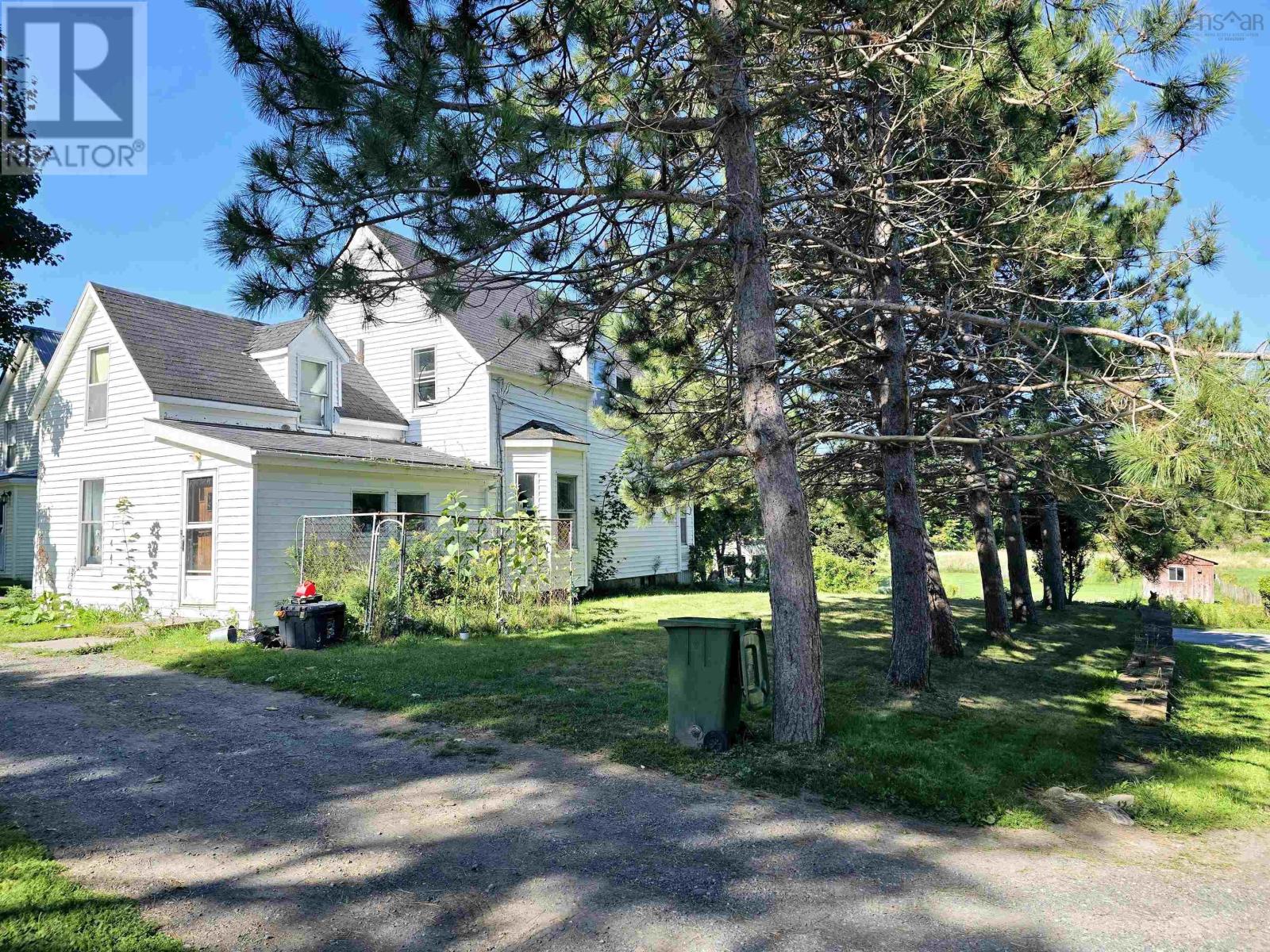 29 Edward St, Stellarton, NS B0K 0A2