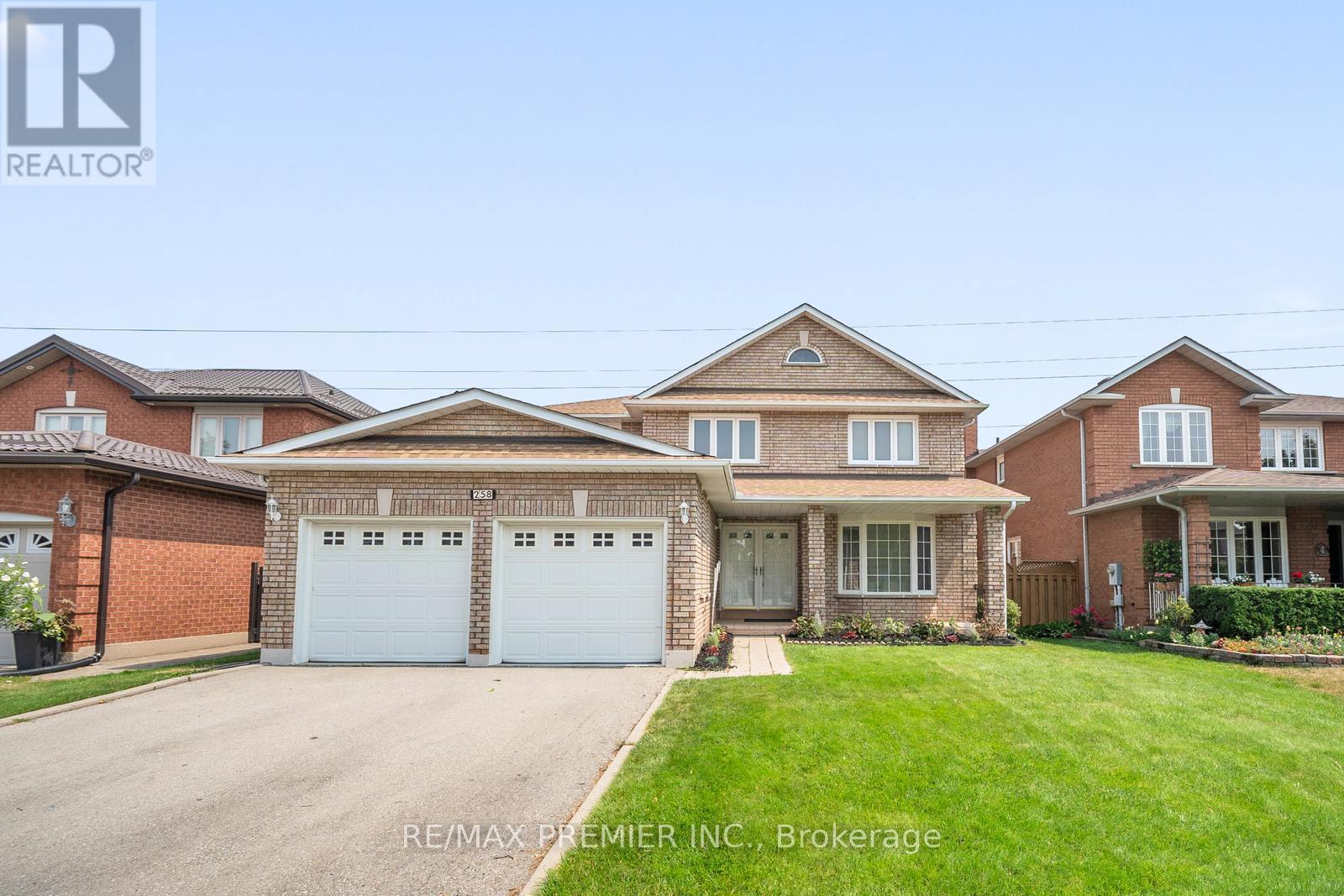 258 Mapes Ave, Vaughan West Woodbridge, ON L4L 8R7