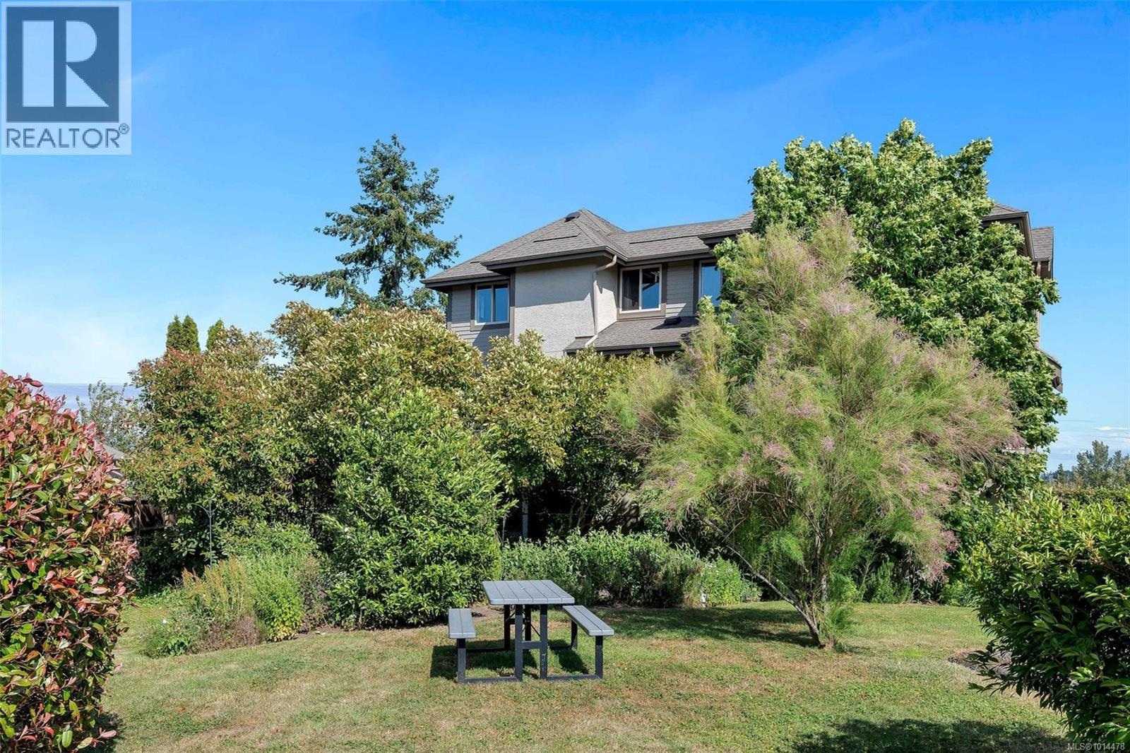 7847 E Saanich Rd Unit 10 Rd, Central Saanich, BC V8M 2B4