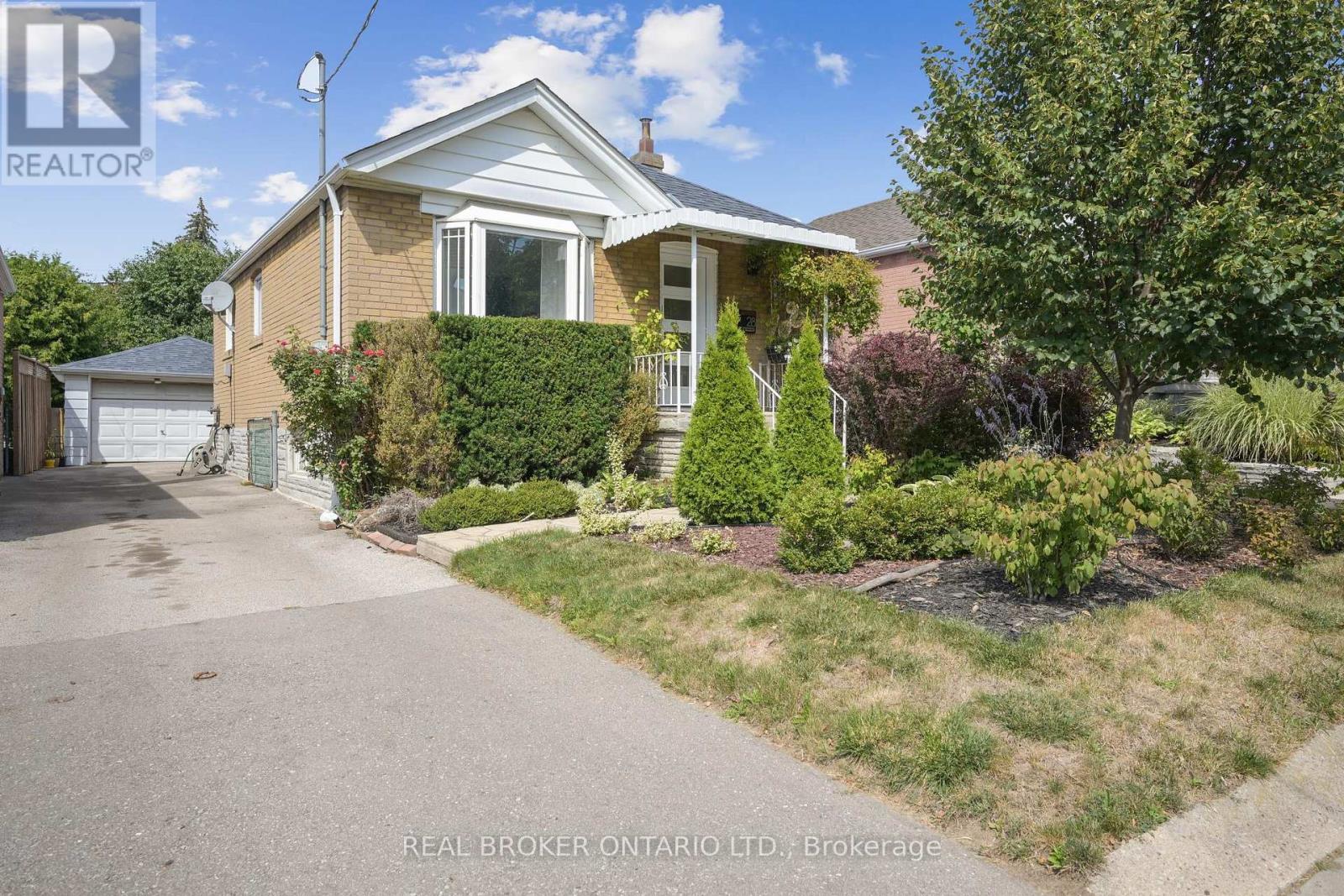 28 Galbraith Ave, Toronto, ON M4B 2B5