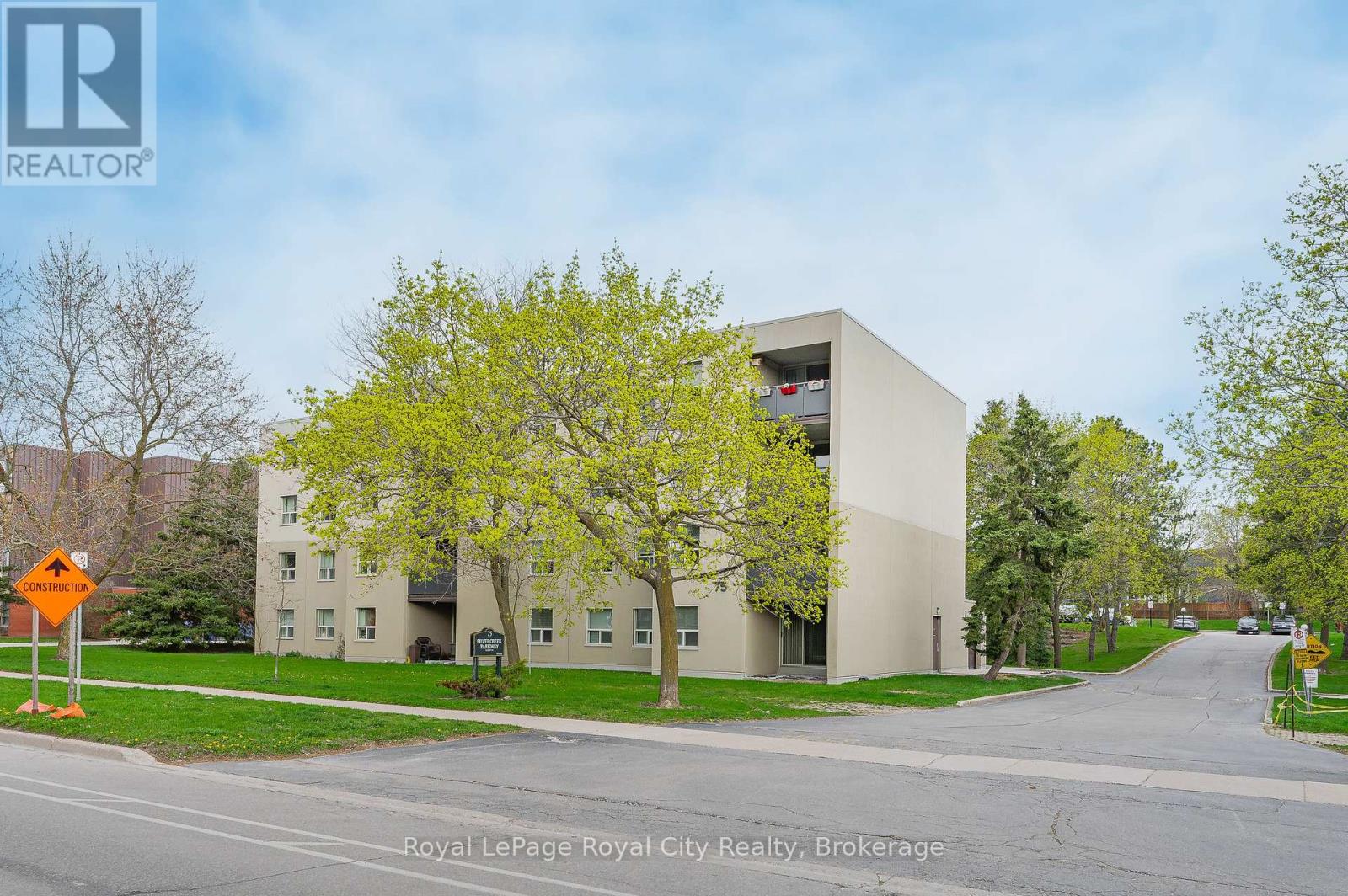 208 75 Silvercreek Pkwy N, Guelph, ON N1H 7R9