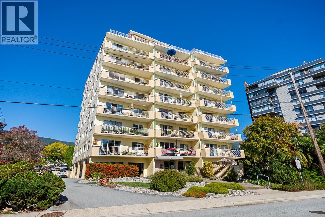 2187 Bellevue Avenue Unit 305, West Vancouver, BC V7V 1C2