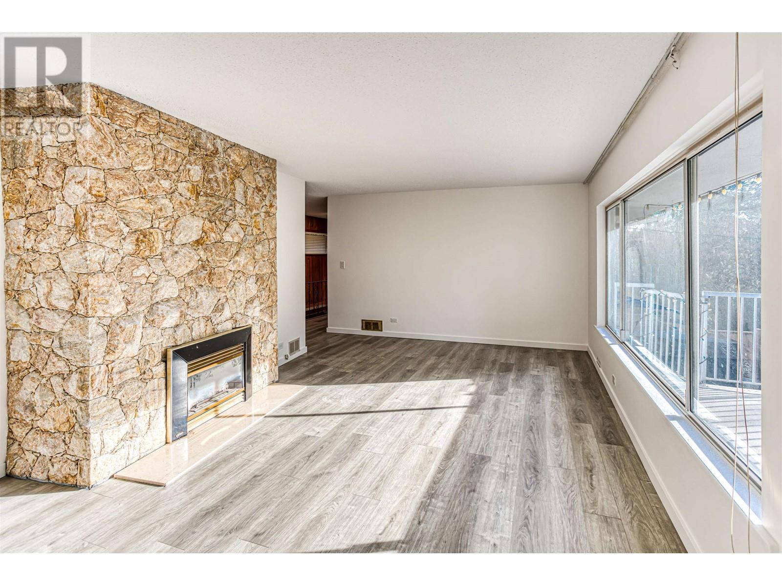 1025 Ridgewood Dr, North Vancouver, BC V7R 1H9