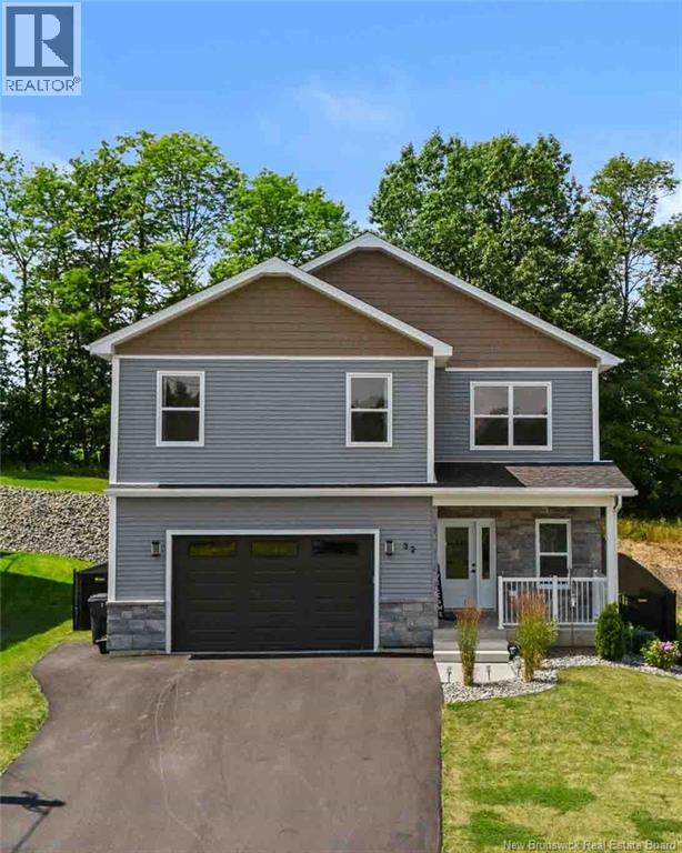 32 Stapleton St, Fredericton, NB E3C 0J4