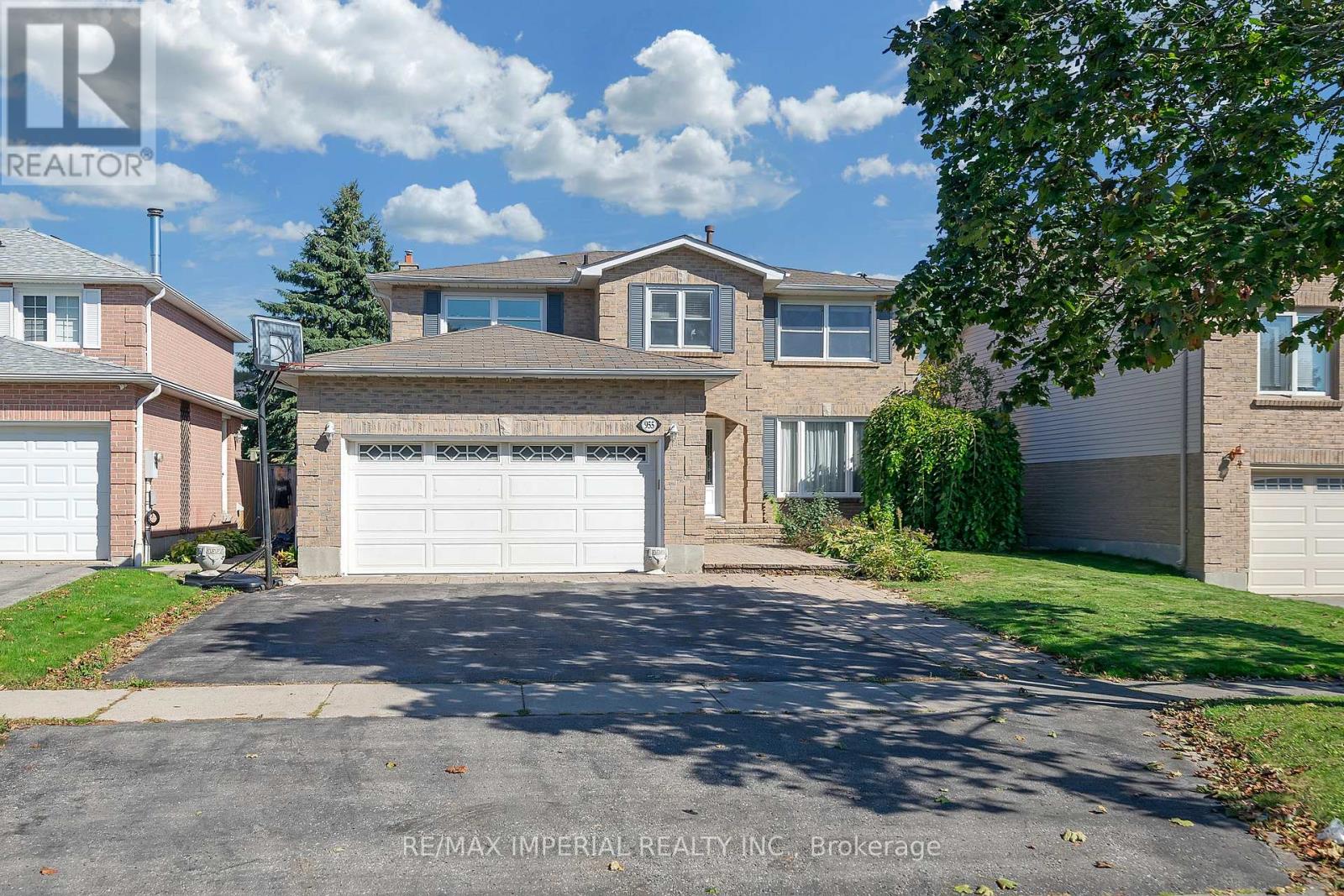 955 Snowbird St, Oshawa, ON L1J 8J8