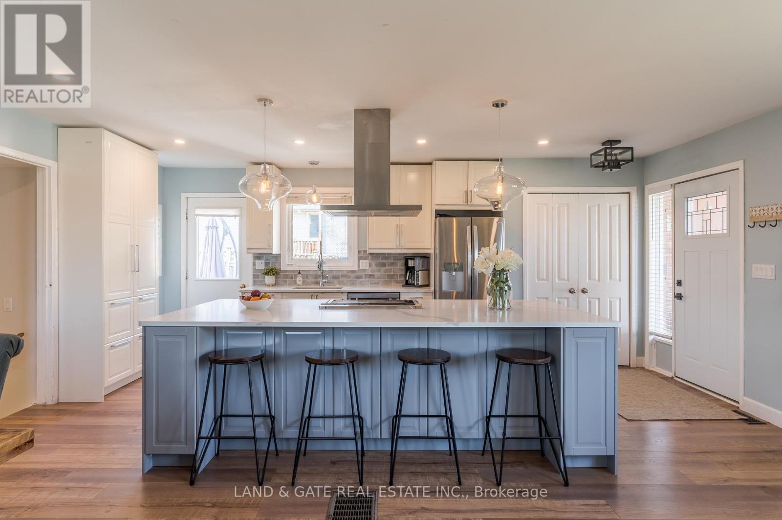 25 Hewson Dr, Port Hope, ON L1A 4C8