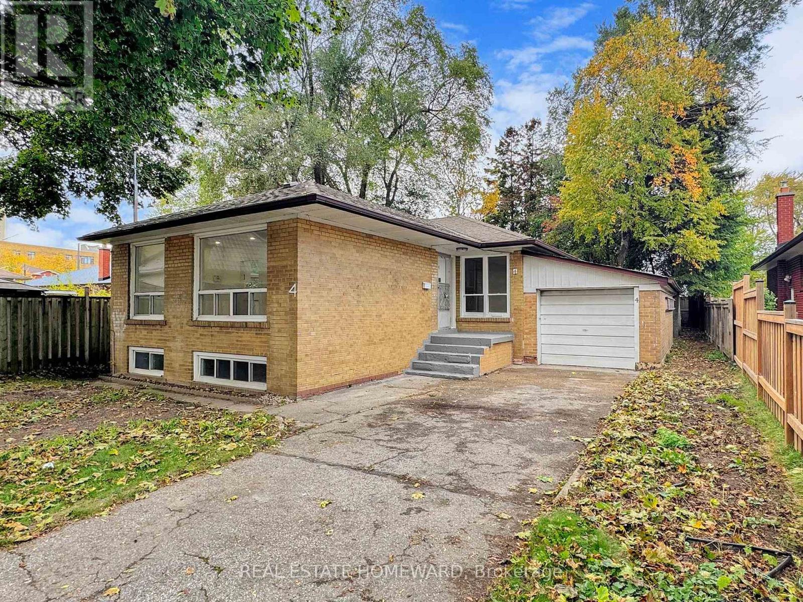 4 Porchester Dr N, Toronto, ON M1J 2R4