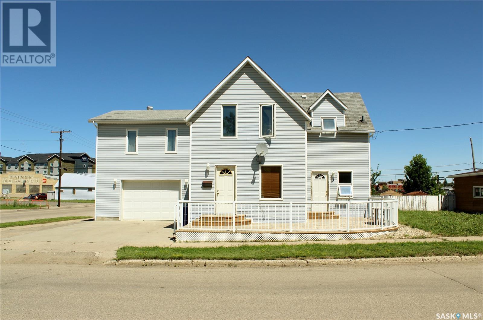 3 2 Avenue Southeast, Weyburn, SK S4H 1W7