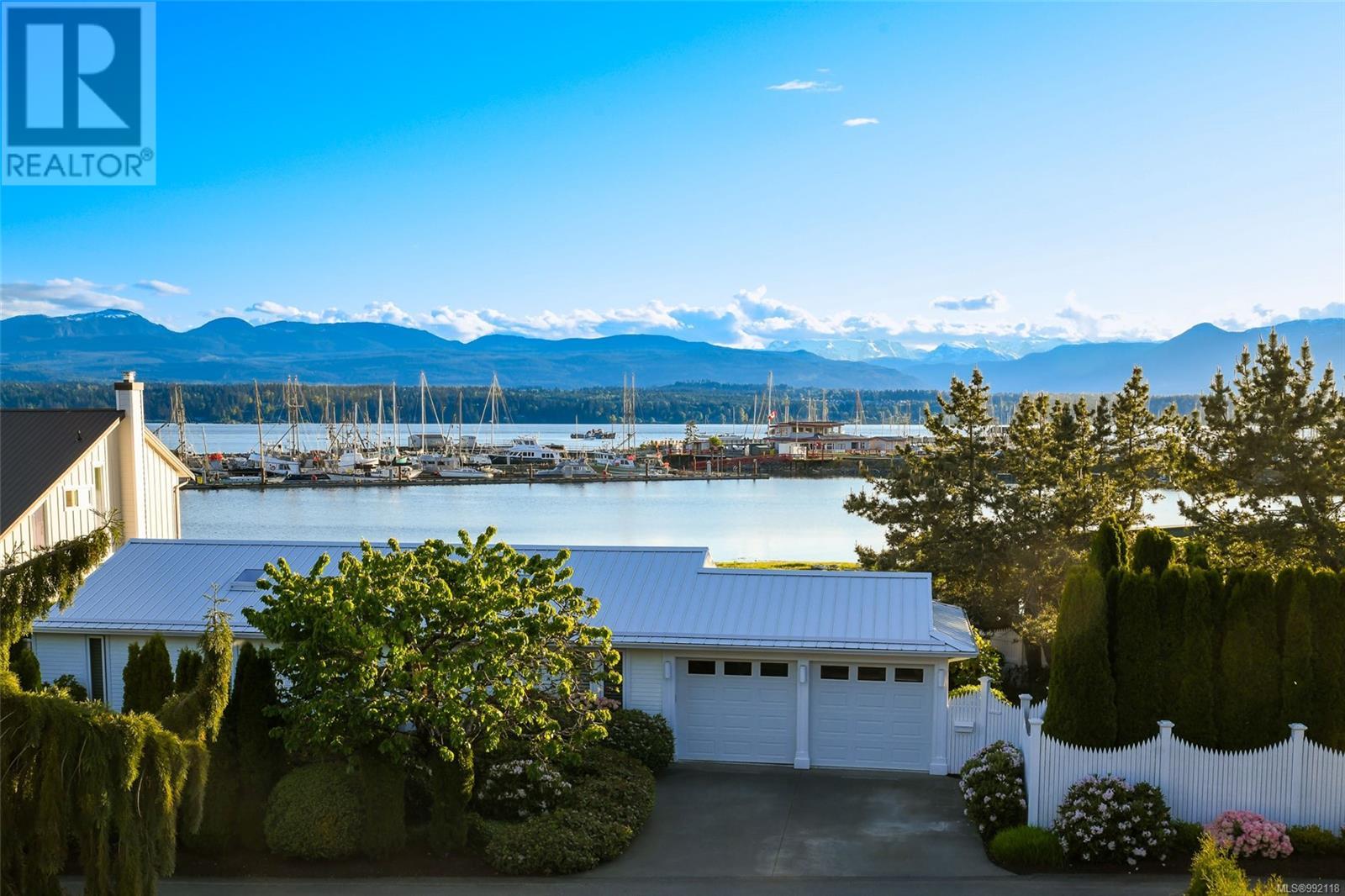 77 Jane Pl, Comox, BC V9M 3N4