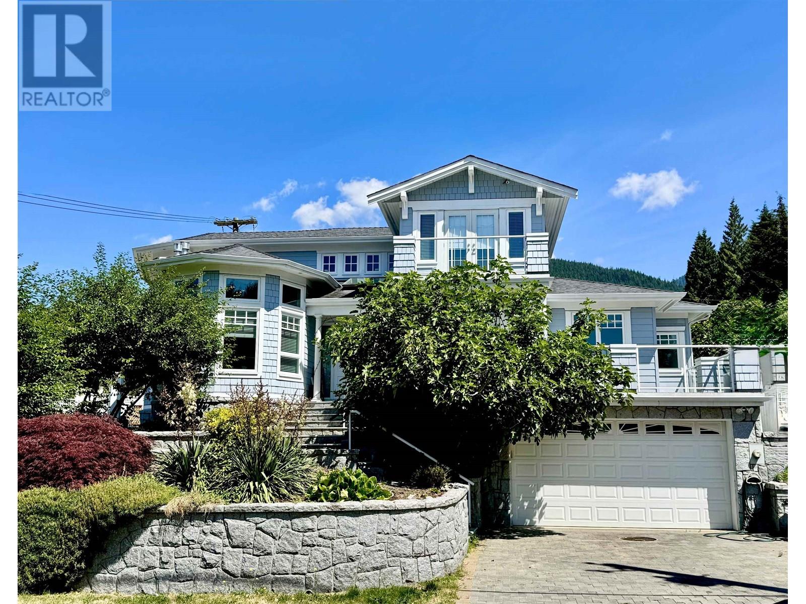586 Silverdale Pl, North Vancouver, BC V7N 2Z5