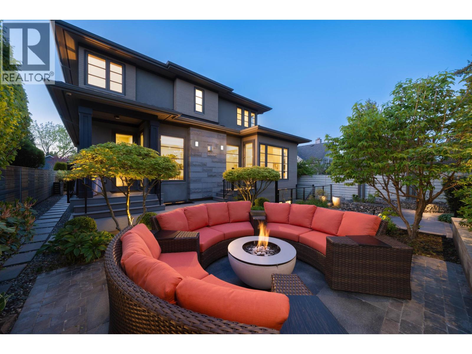 2820 W 32nd Ave, Vancouver, BC V6L 2B6