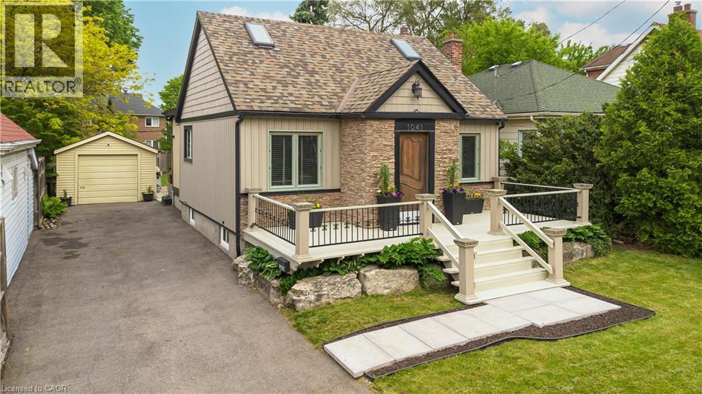 1041 Plains View Ave, Burlington, ON L7T 1V4