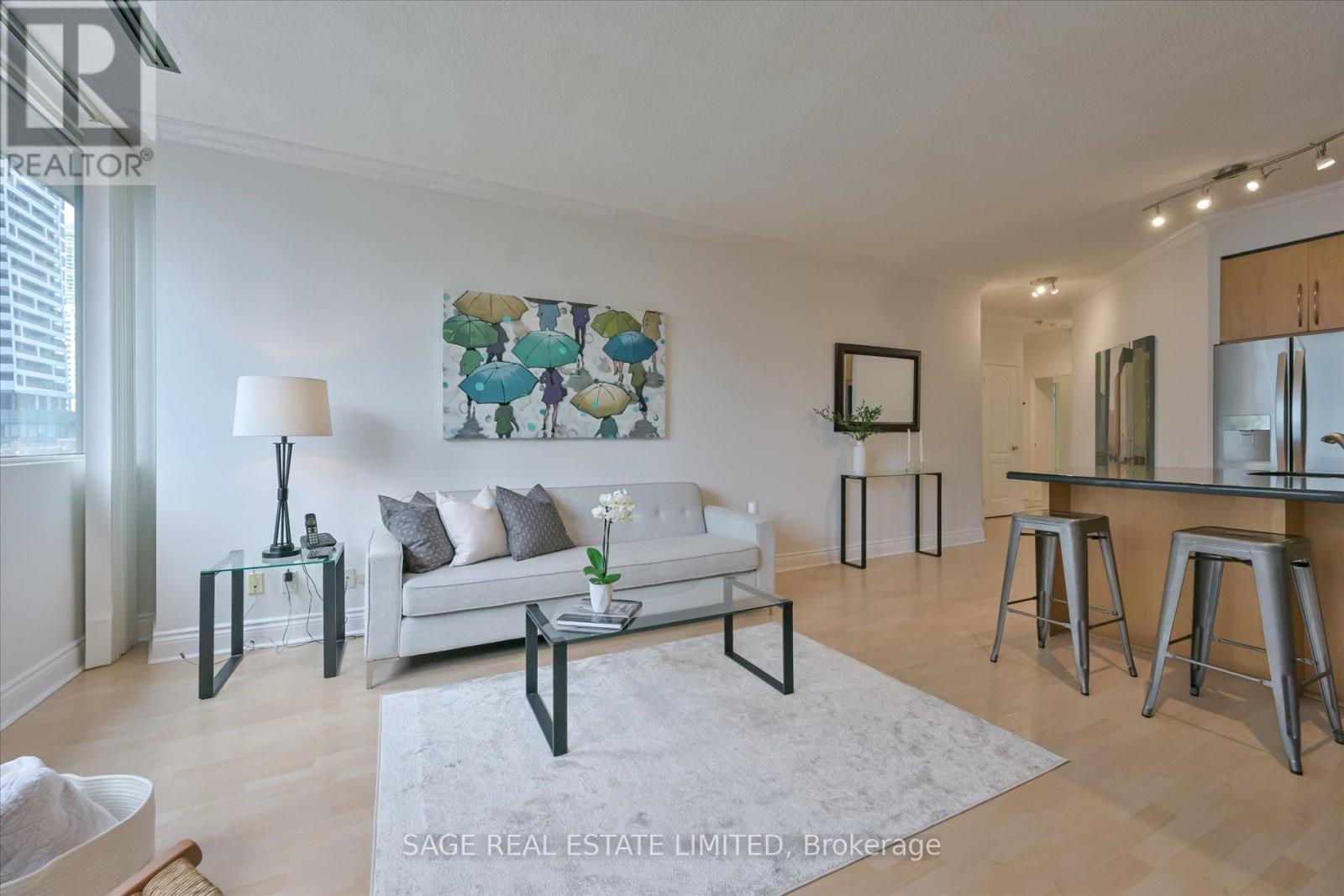 413 555 Yonge St, Toronto, ON M4Y 3A6