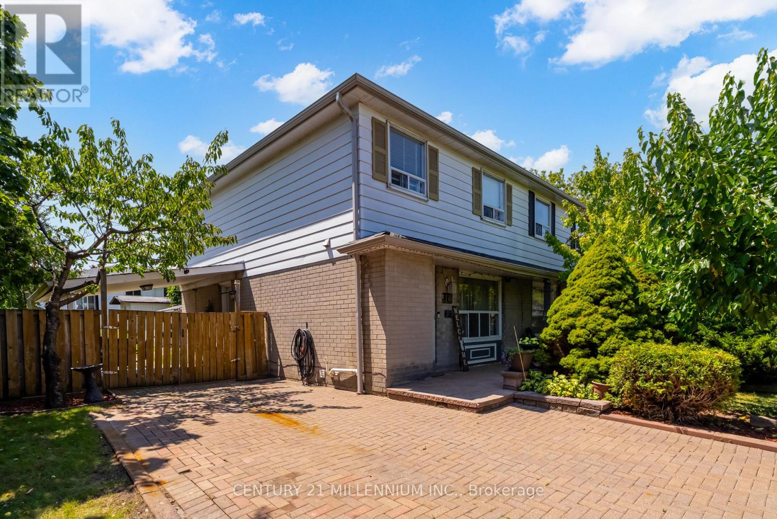 10 Greenwood Cres, Brampton, ON L6S 1T3