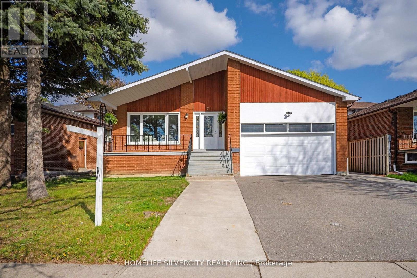 71 Massey St, Brampton, ON L6S 3A3