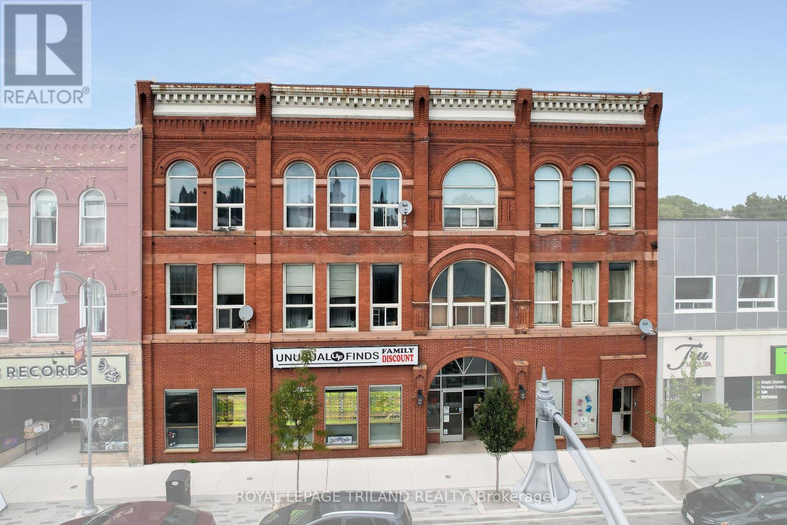 449 Talbot St, St. Thomas, ON N5P 1C1