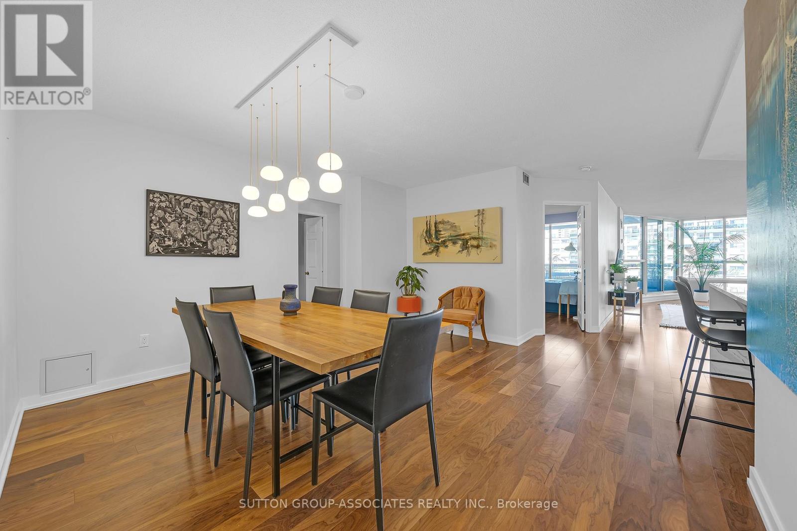 601 130 Carlton St, Toronto, ON M5A 4K3