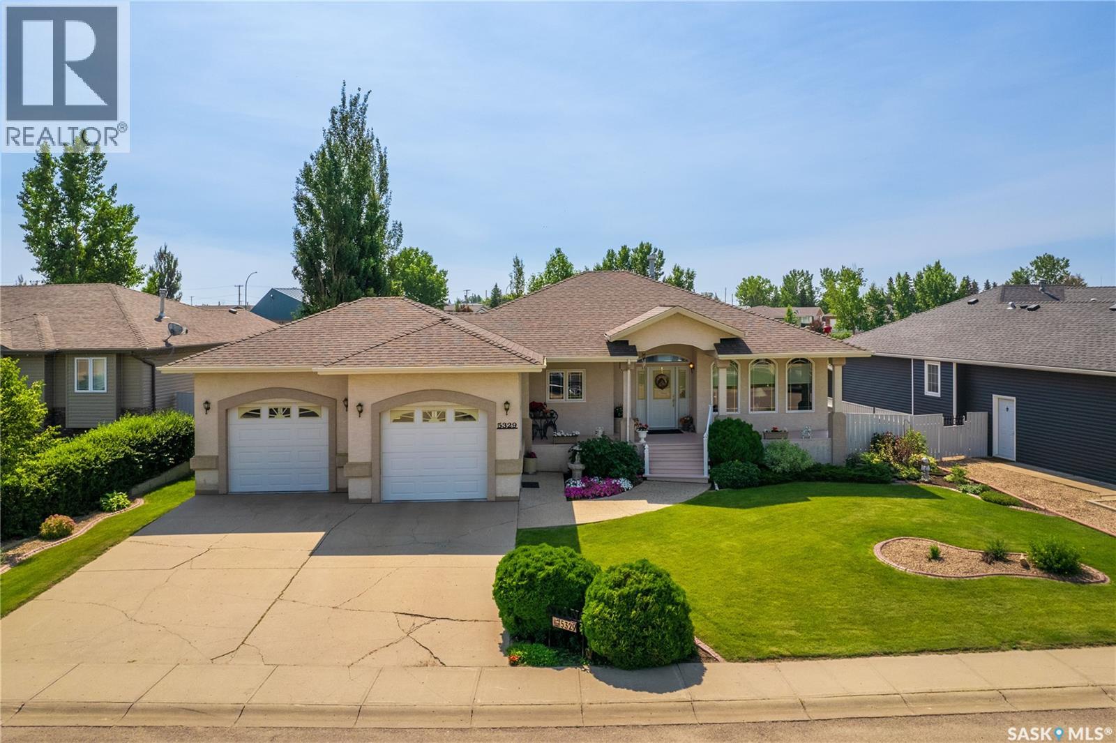 5329 Herald St, Macklin, SK S0L 2C0