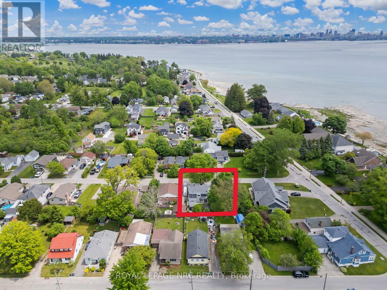 17 Windsor Ave, Fort Erie, ON L2A 5L8