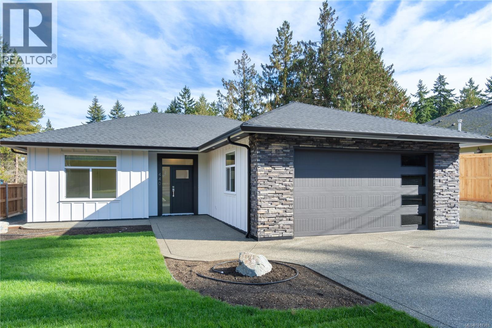 440 Craig St, Parksville, BC V9P 1L2