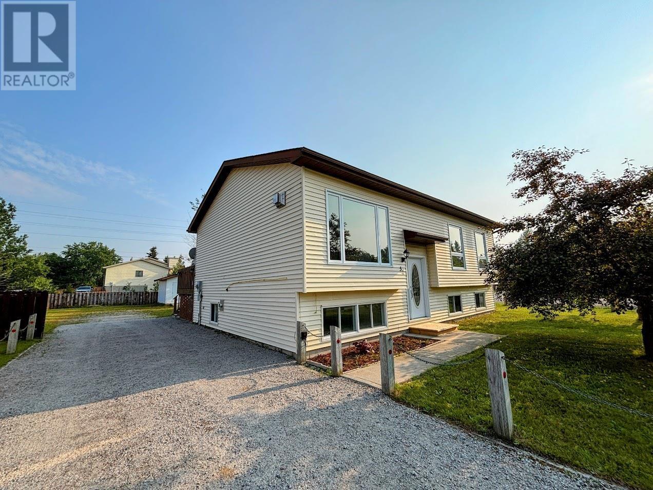51 Radisson Cres, Marathon, ON P0T 2E0