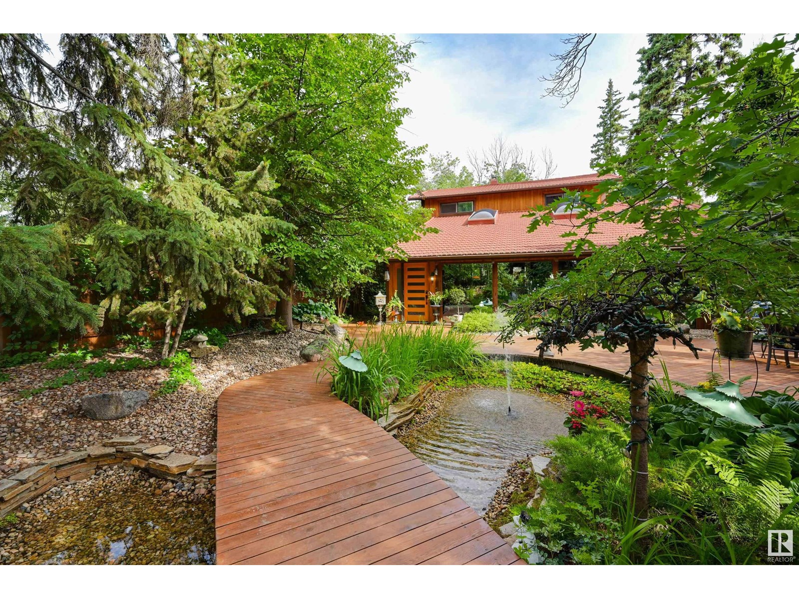14228 Ravine Dr NW, Edmonton, AB T5N 3M2