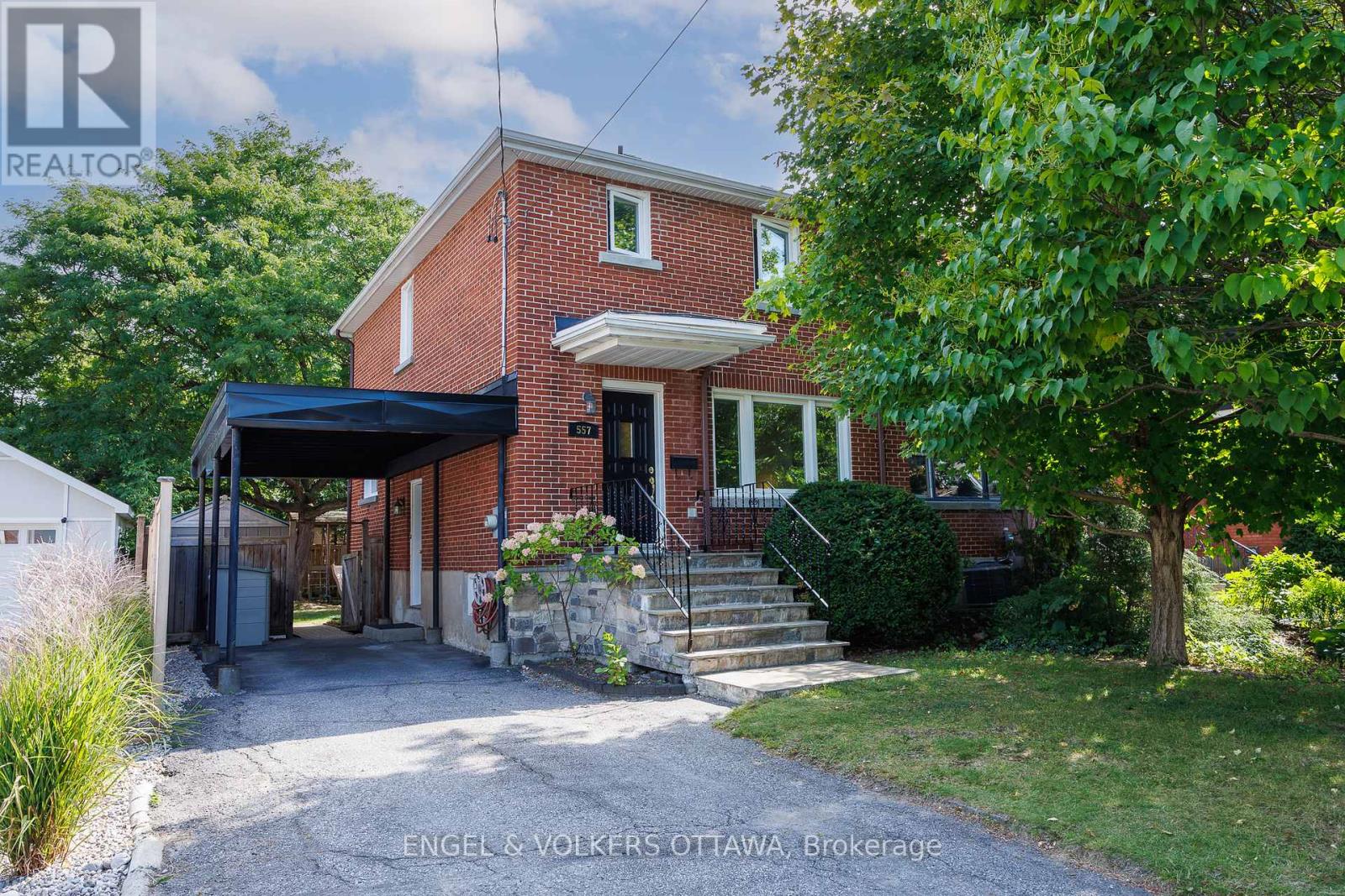 557 Roosevelt Ave, Ottawa, ON K2A 2A2