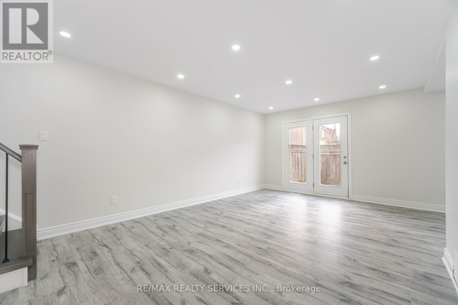 41 Town House Cres, Brampton, ON L6W 3C3