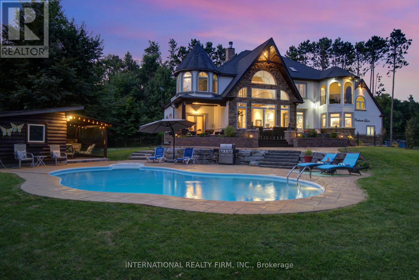 6 Pinehurst Ln, Springwater, ON L0L 1Y2