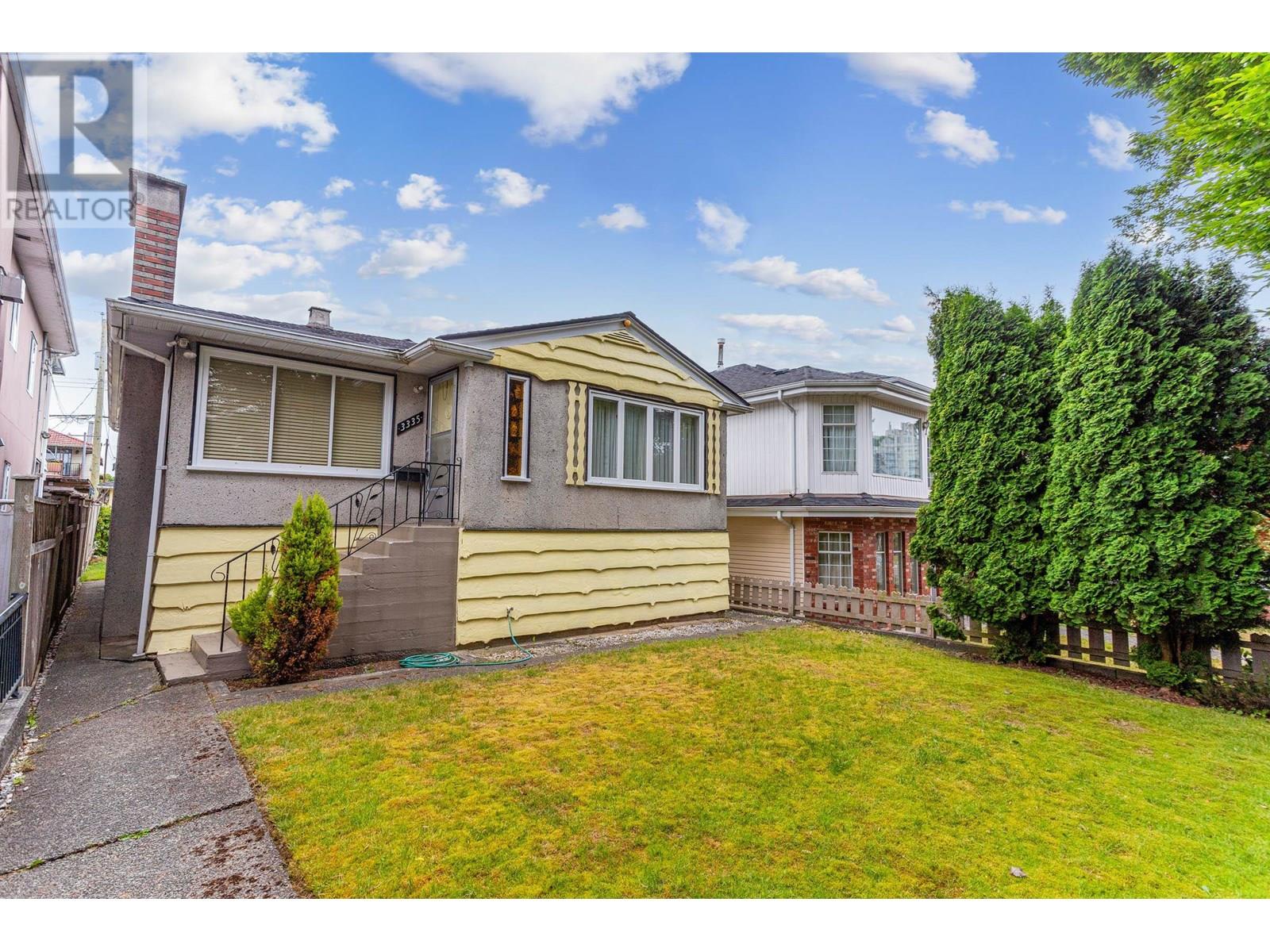 3335 Queens Ave, Vancouver, BC V5R 4T7