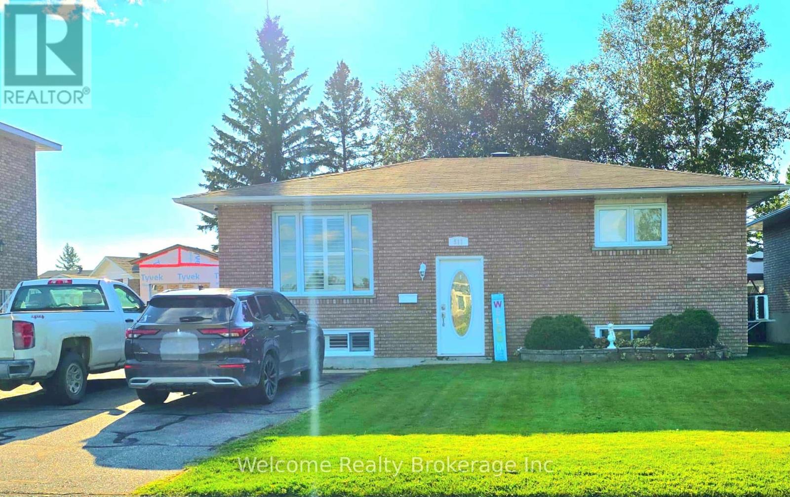 511 Lynwood Dr, Timmins, ON P4N 8J6