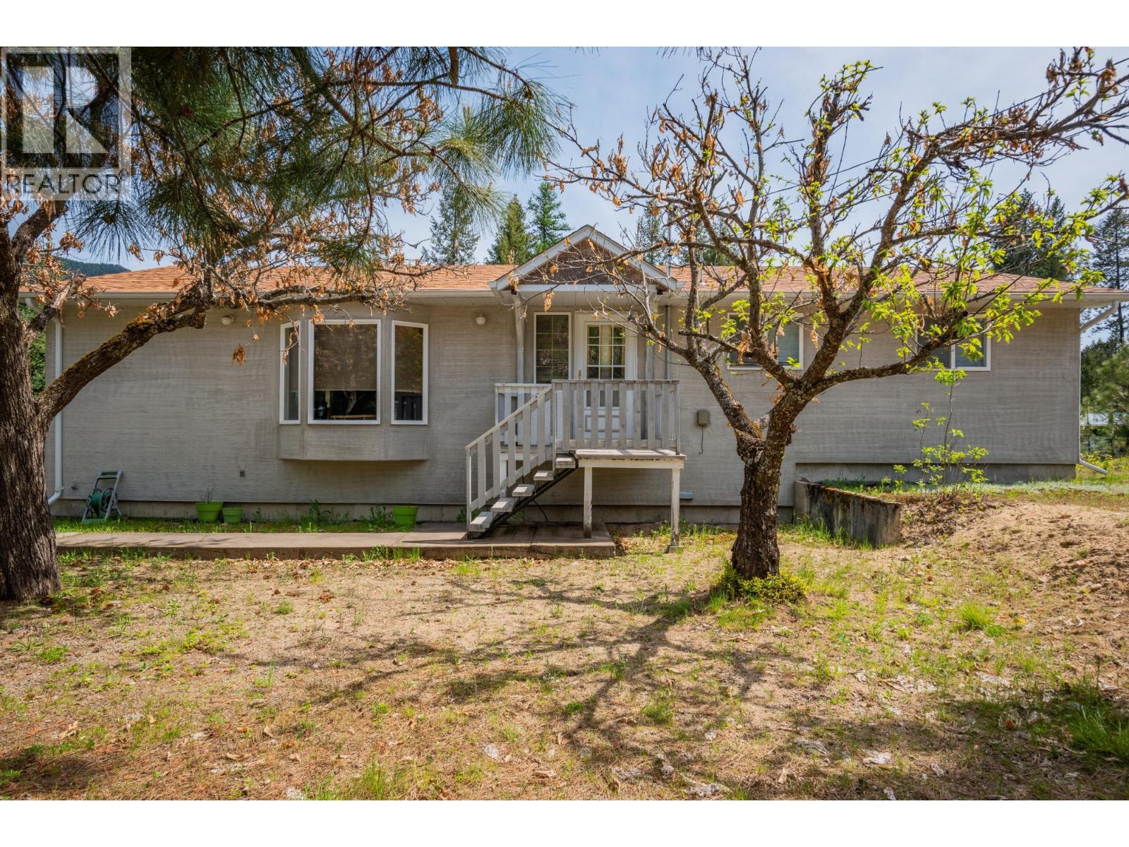 60 Chase Rd, Christina Lake, BC V0G 1E0