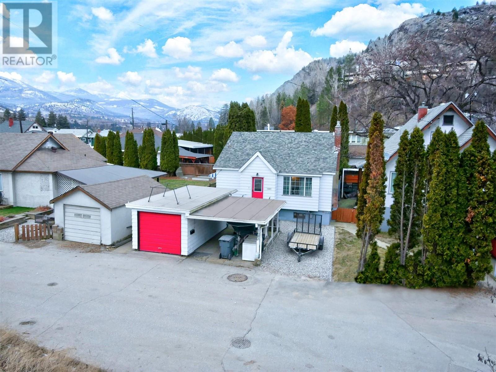 1683 Bailey St, Trail, BC V1R 1W5
