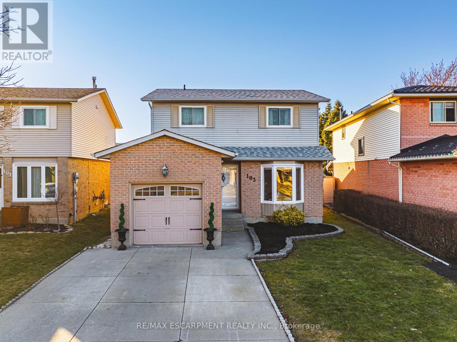103 Broughton Ave, Hamilton, ON L8W 3S7