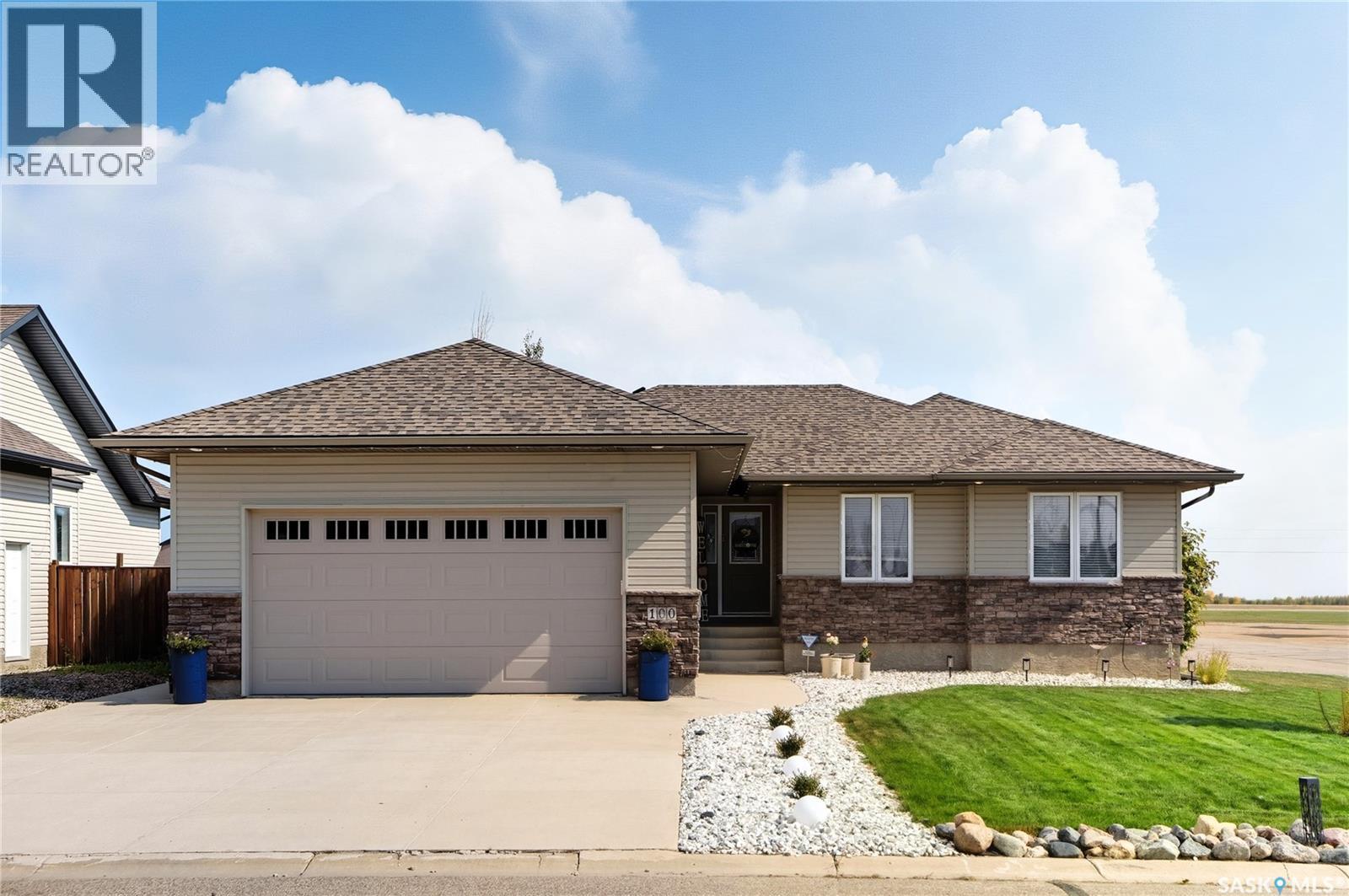100 Cedar Cres, Osler, SK S0K 3A0