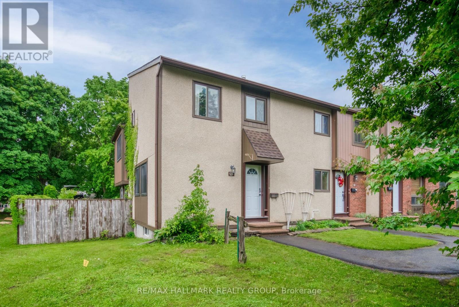12 Larkshire Ln #f, Ottawa, ON K2J 1Y6