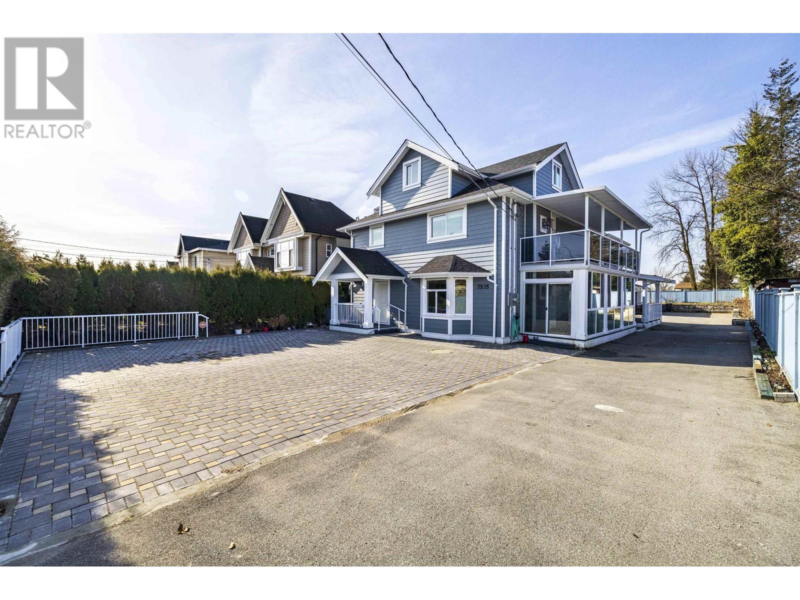 7535 Burgess St, Burnaby, BC V3N 3H9